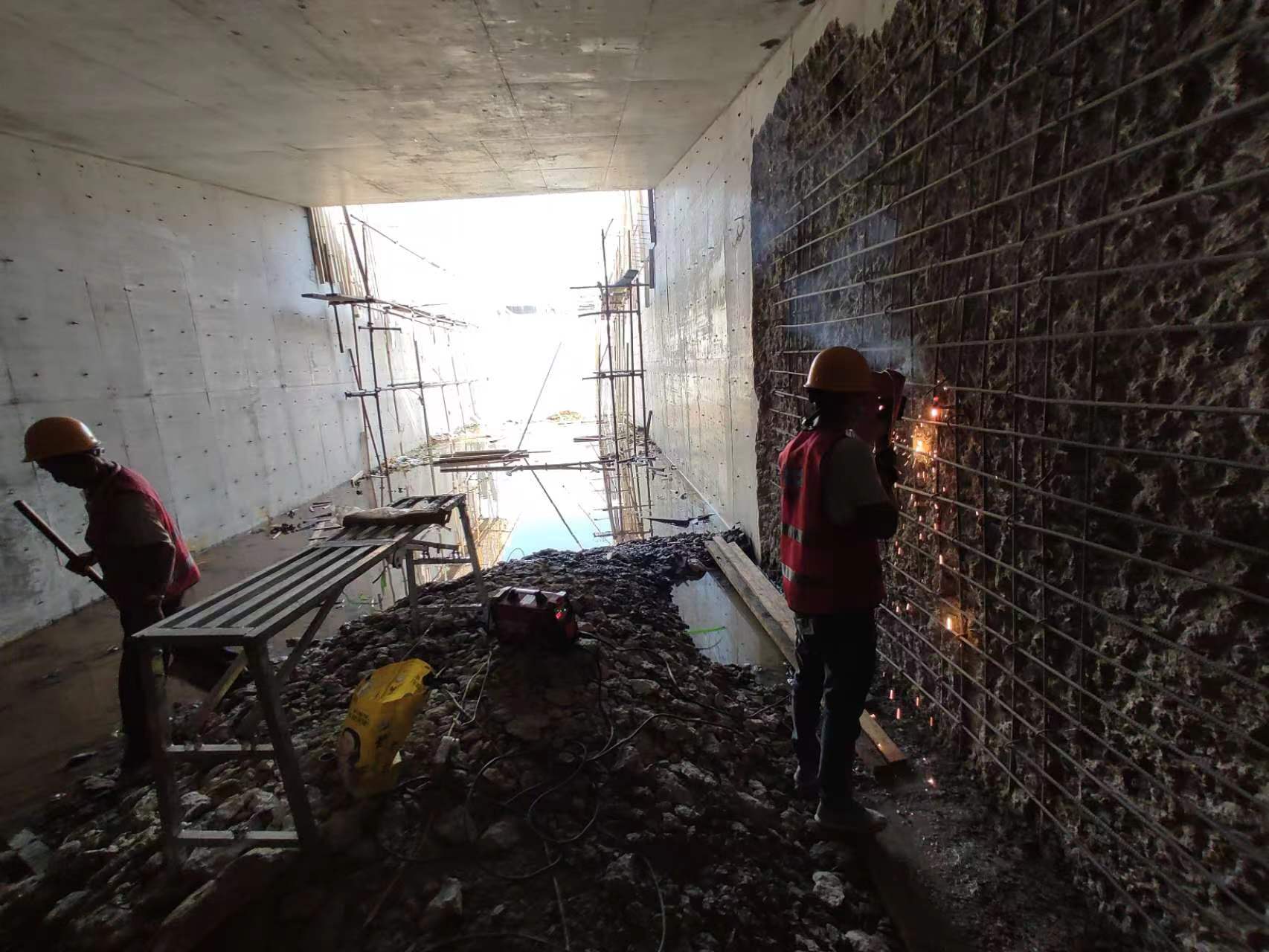 南昌挖断承重墙导致楼体开裂，加固施工方案出炉